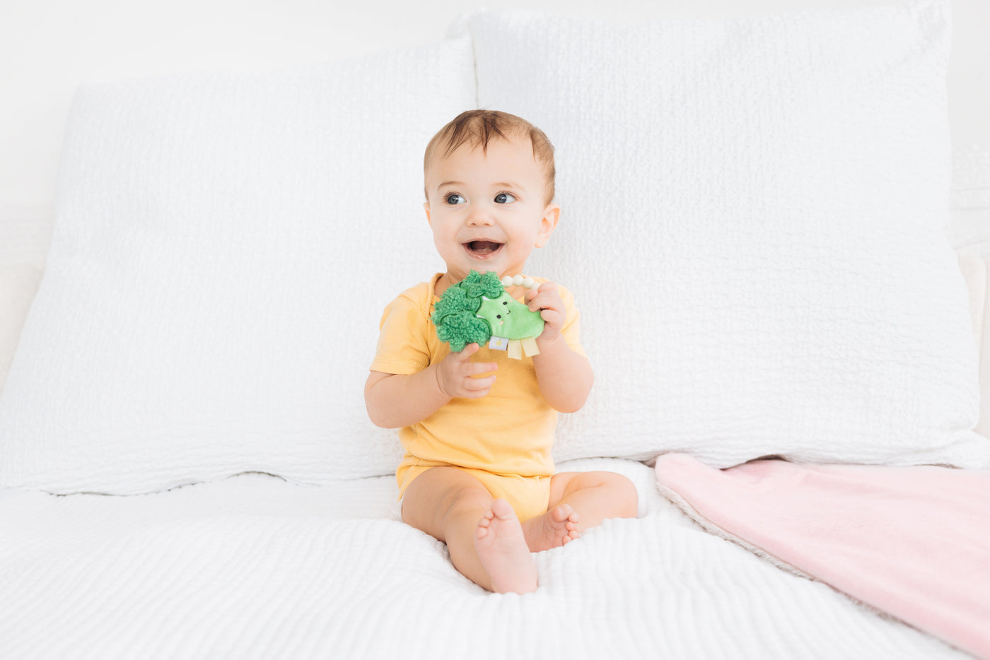 broccoli crinkle teether